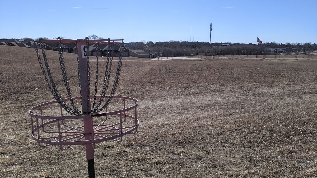 Tee #1 (basket 9) course goes mostly counter clockwise