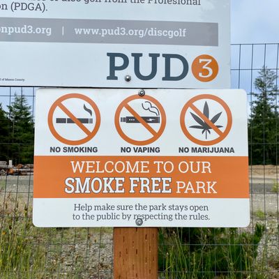 Smoke Free Campus sign at hole 1. Please respect the rules or the course may be pulled.