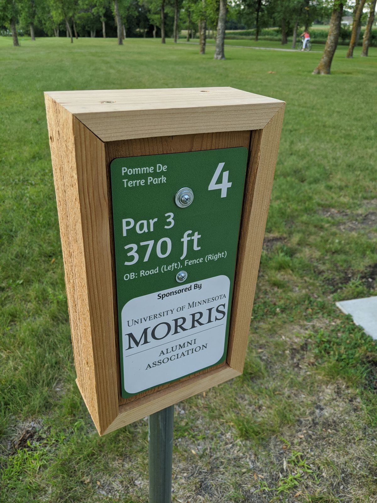 Hole 2 tee sign