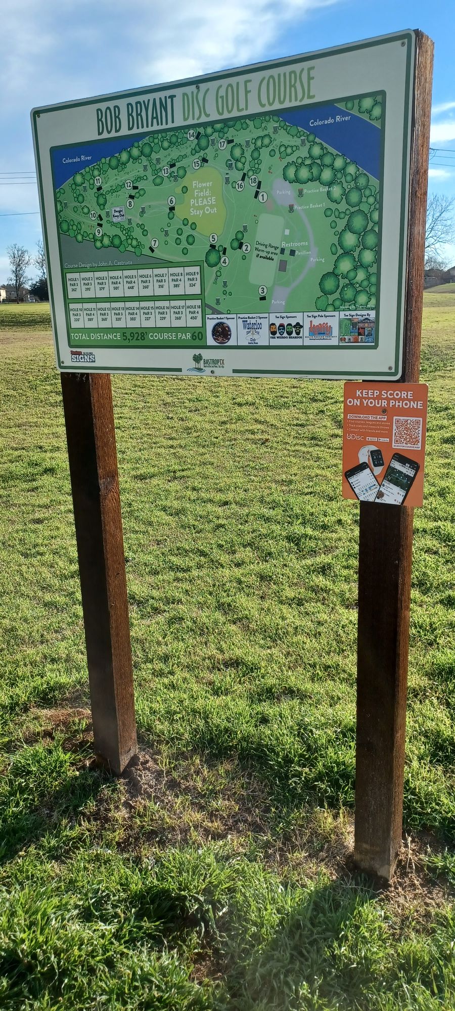 Course Map and Udisc sign.