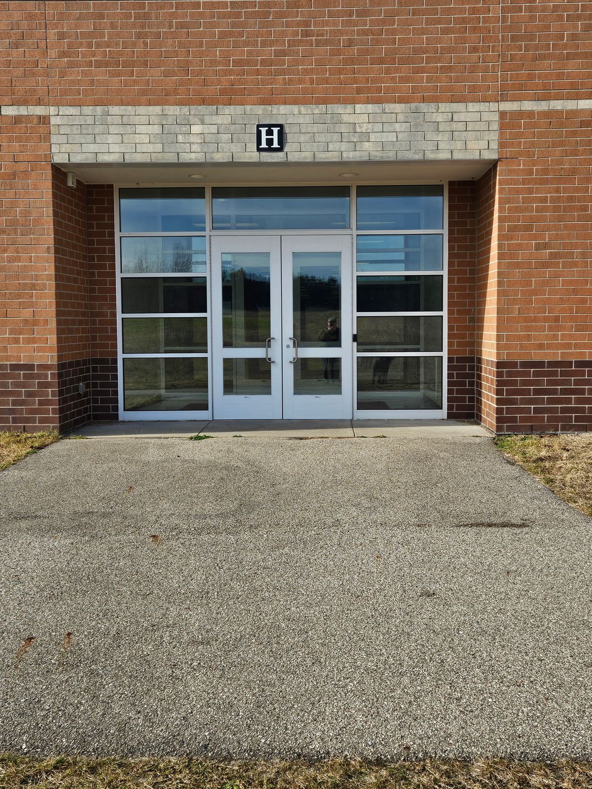 Tee pad 1 East side entrance H of the school