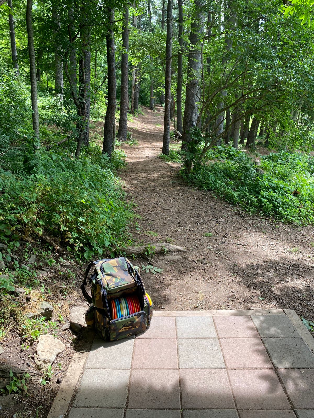 Tee #4 - short, narrow uphill
