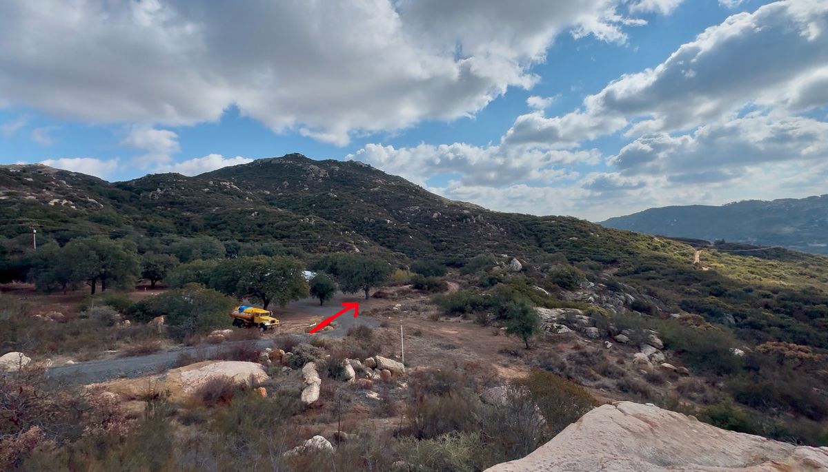 Basket location, throwing from the tee pad on an elevated rock, hole 11