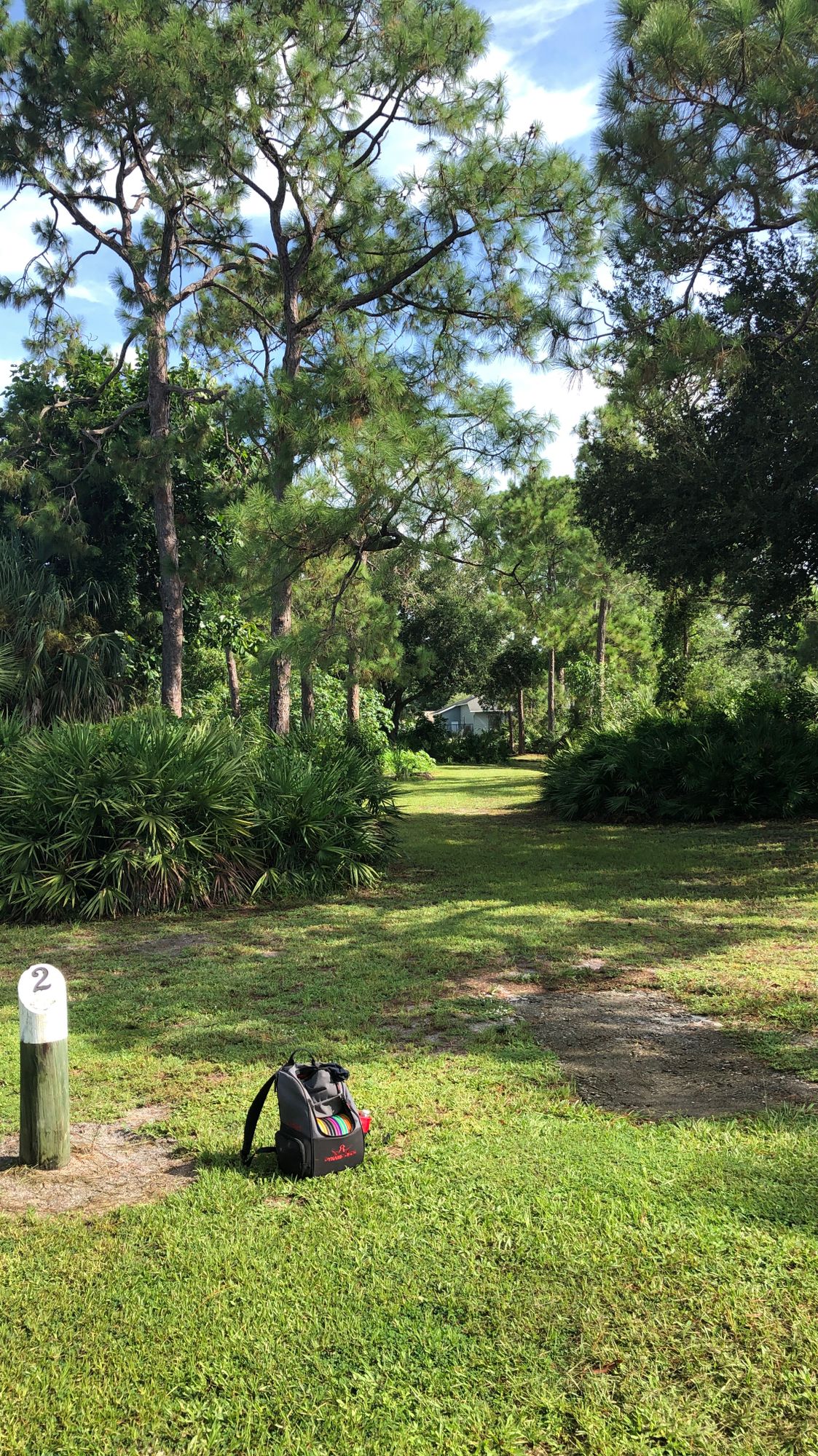 Hole 2 teepad, red tees