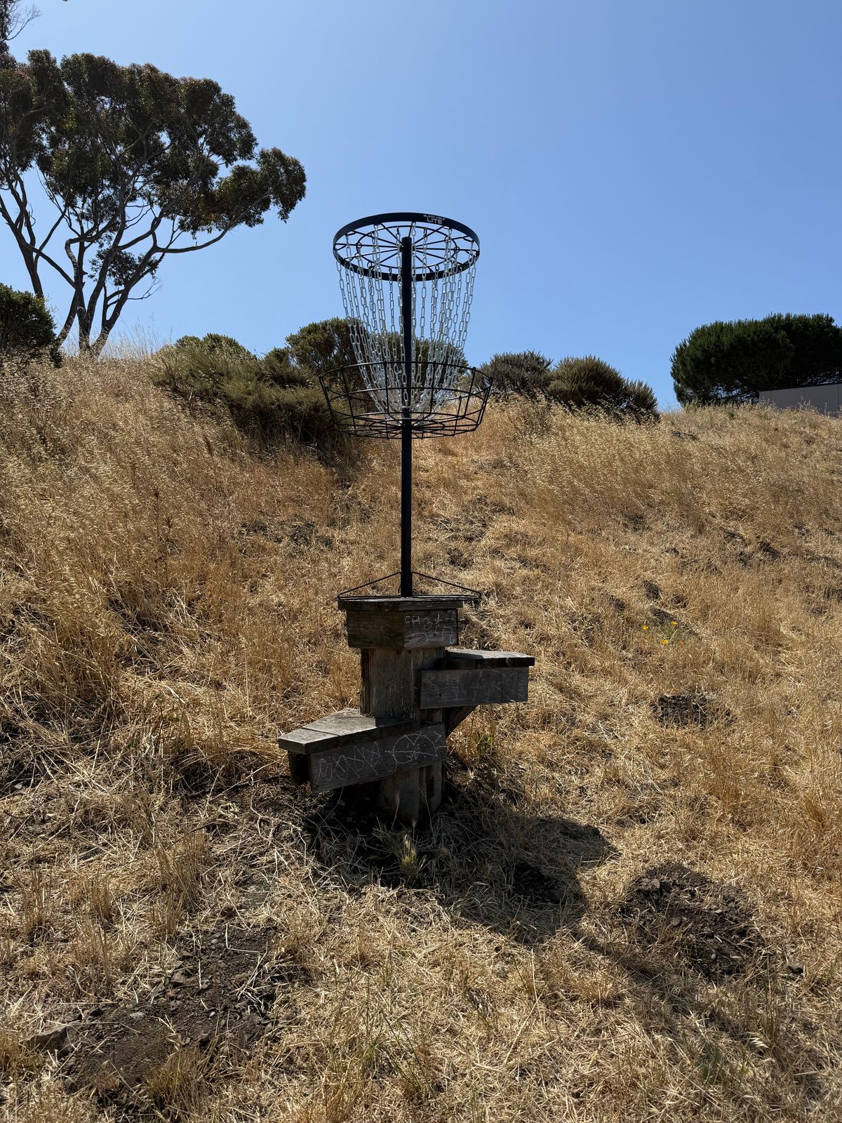 Raised basket @ Hole 3 and 12