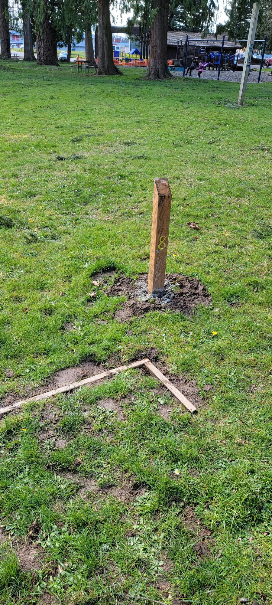 Tee sign is in front of tee pad which is very annoying for lefties.

Course captain note: teebox to be moved.