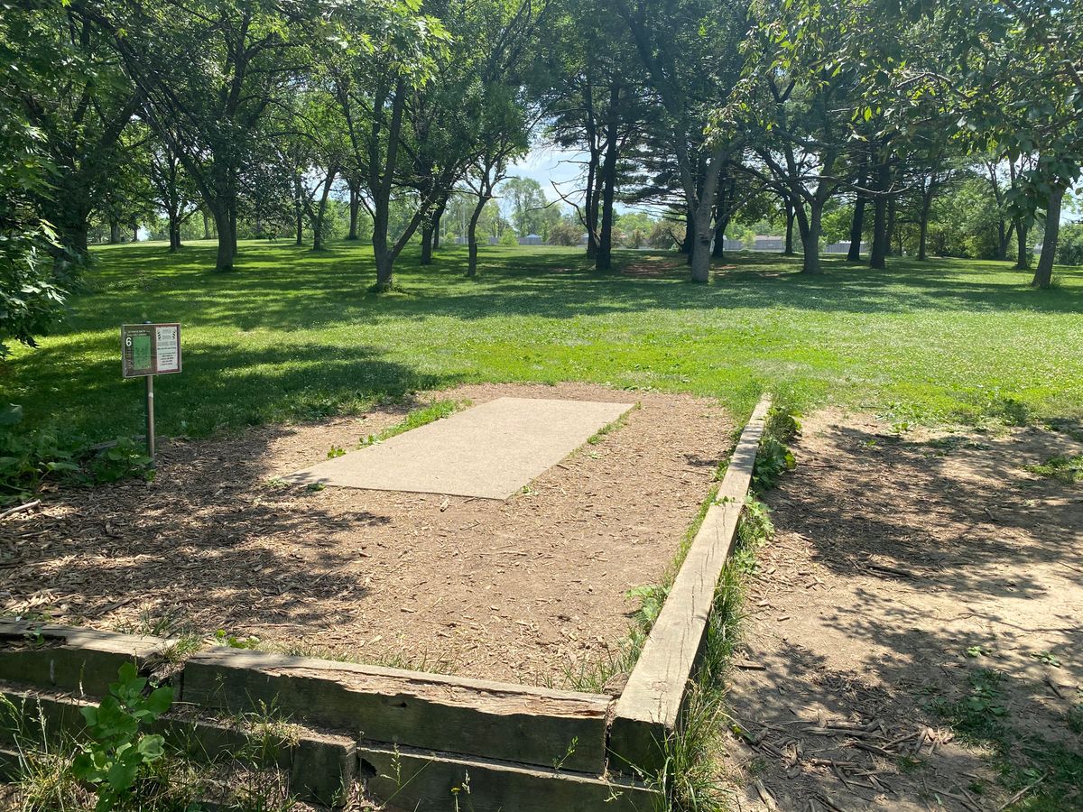 Tee box for 6