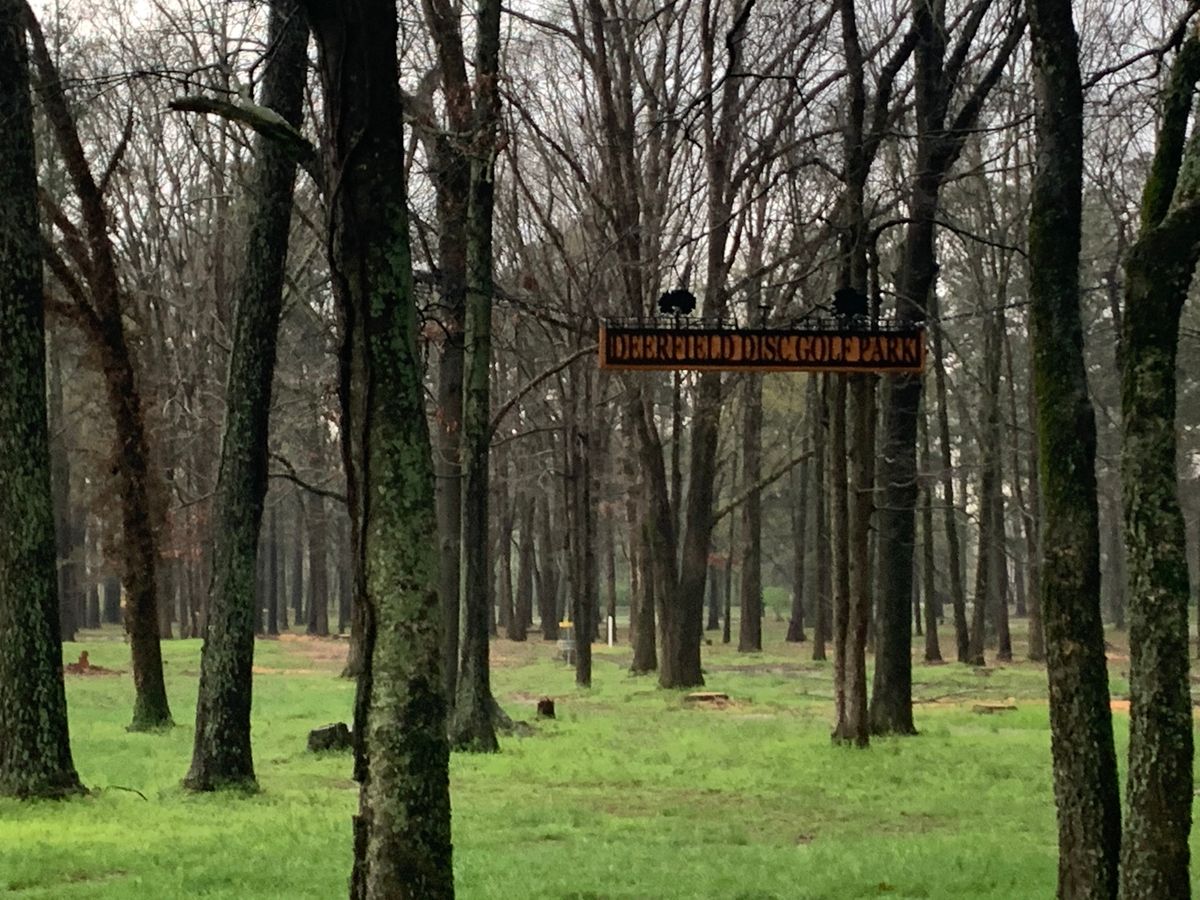 Hole 1 mando sign