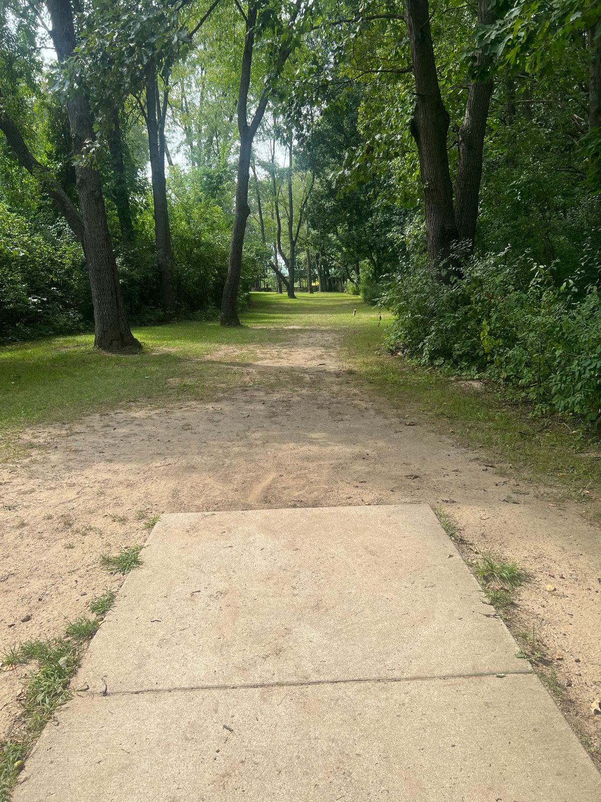 Hole 18 (White) - Tee Pad