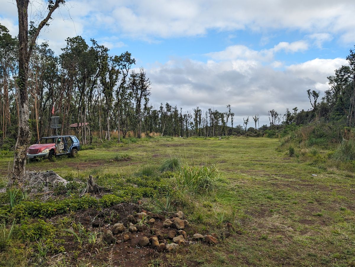 Right side is the fairway of hole 10. Hole 9's target is on top of the car.