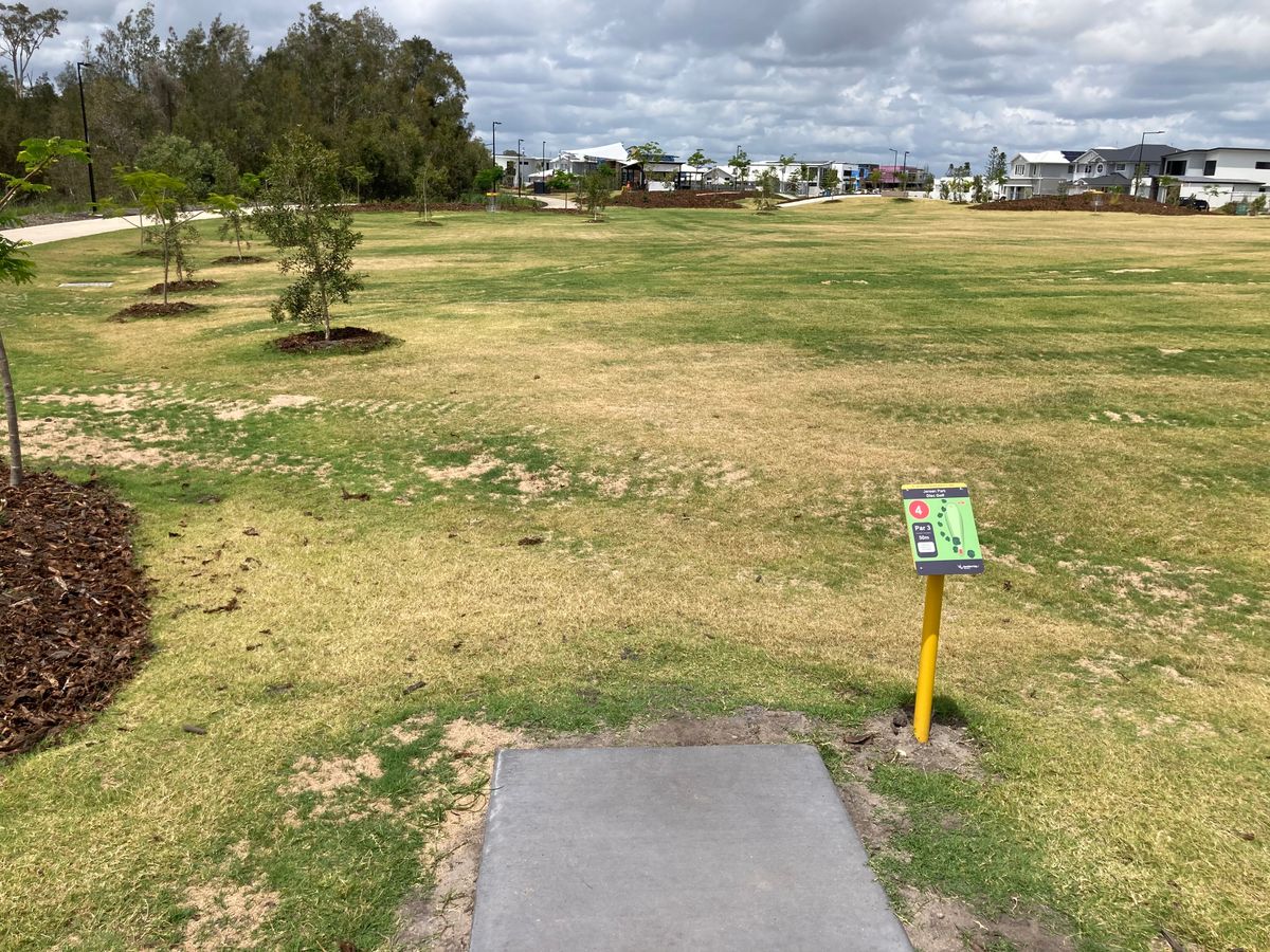 Hole 4 tee