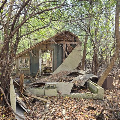 Sometimes scary shacks pop up out of nowhere here.