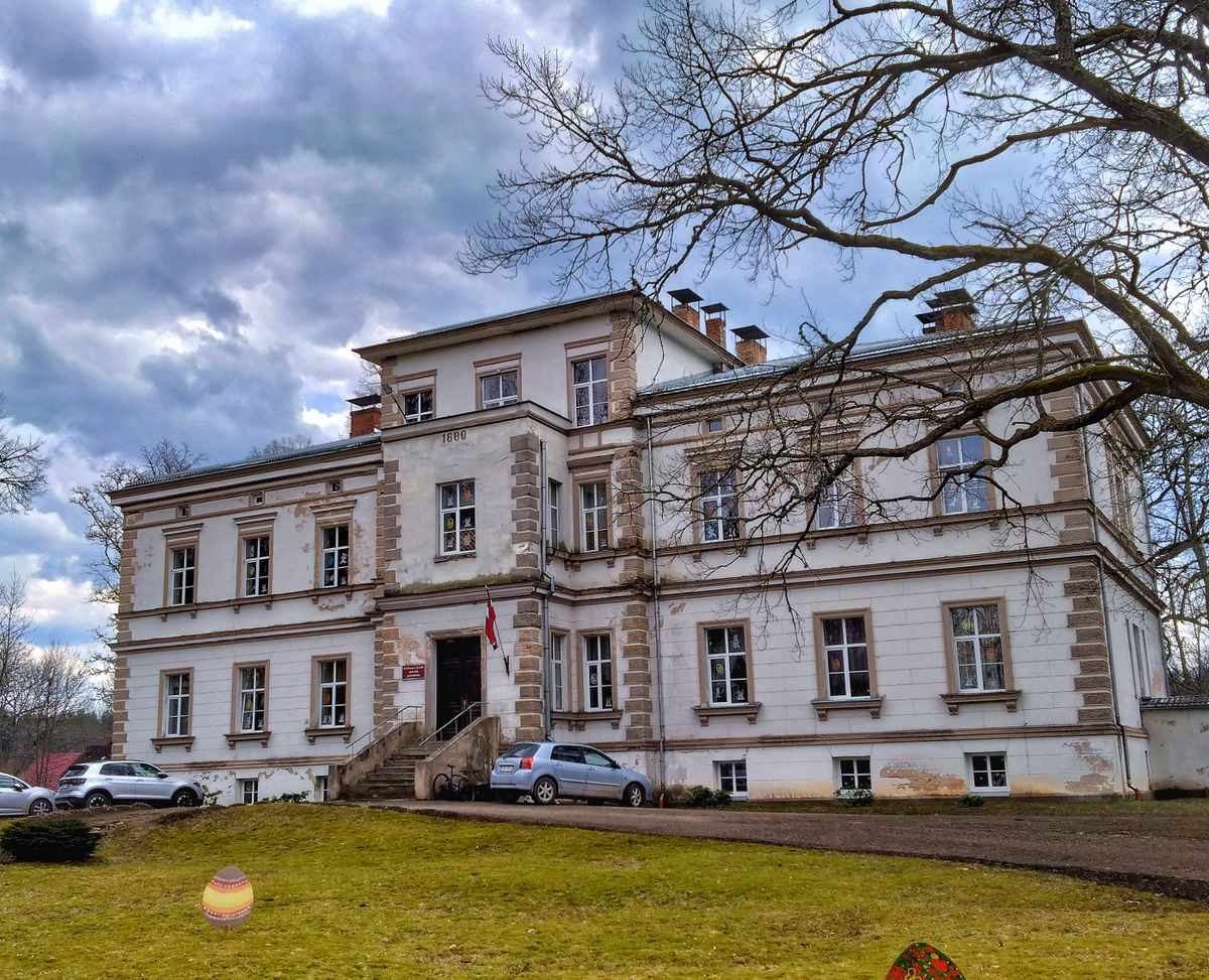 The Palsmanes manor (half of course goes through its territory)