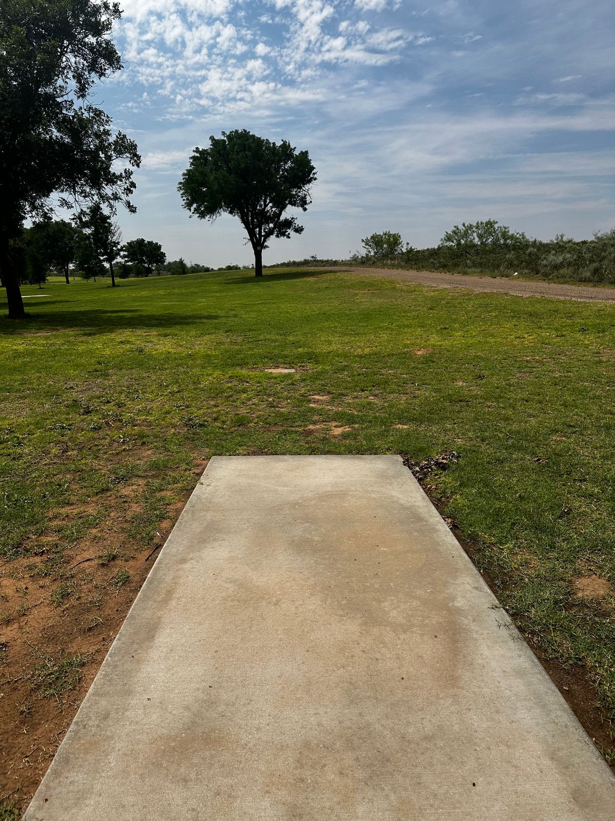 Hole 4 | Mando right of the big tree.