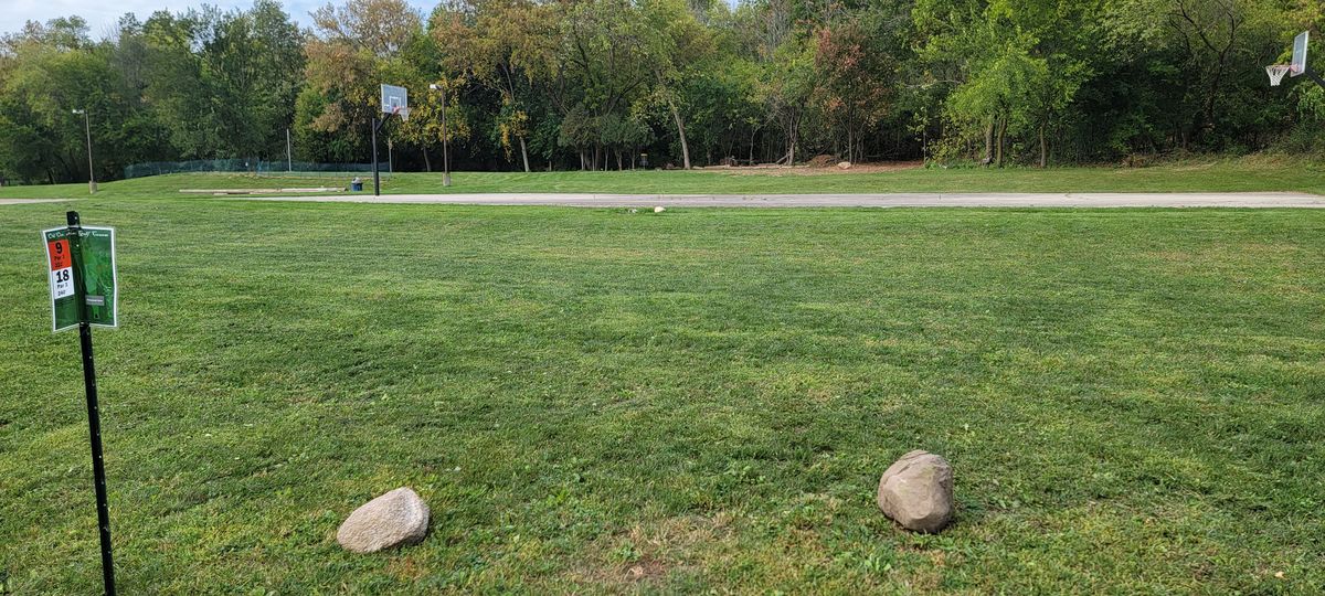Hole 9/18 tee.