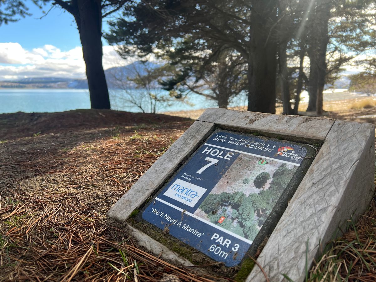 Every hole has a nice little sign like this one.