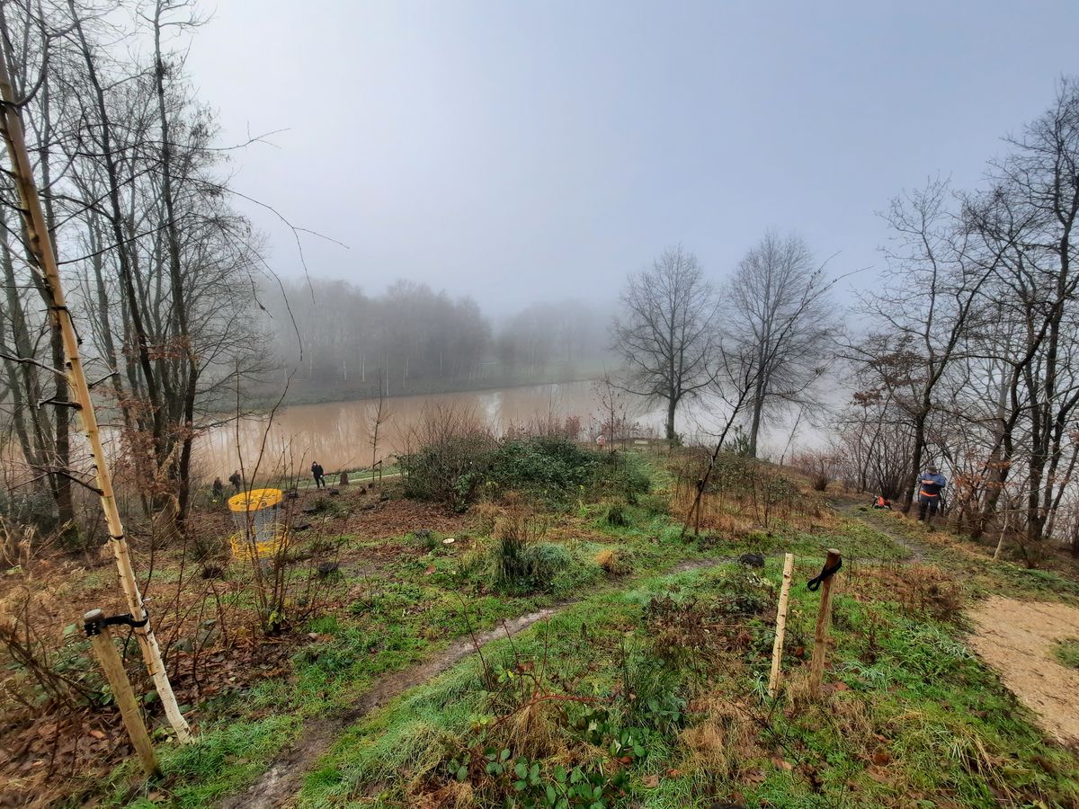 Hole 8 in de mist