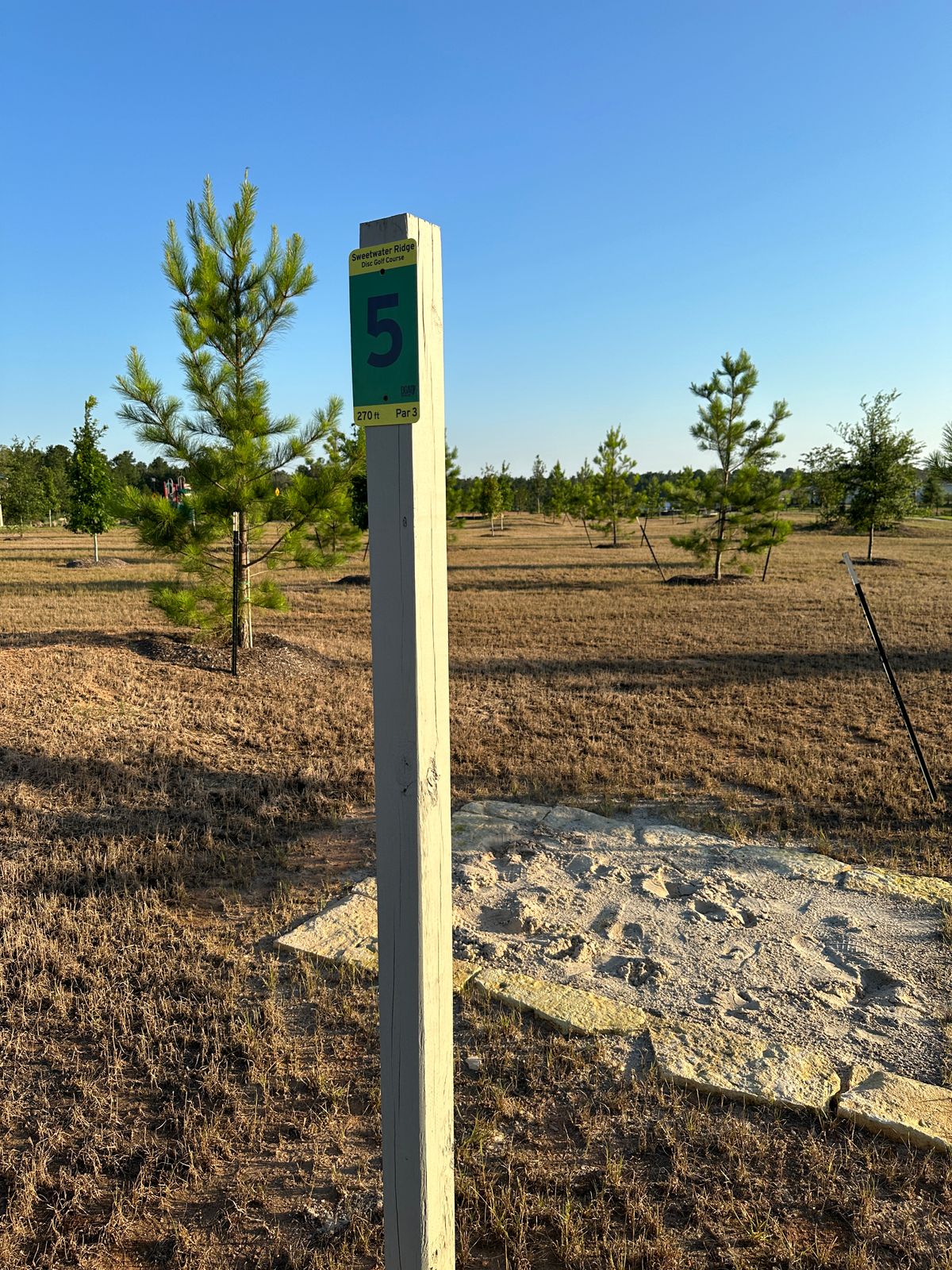 Hole 5 sign and pad