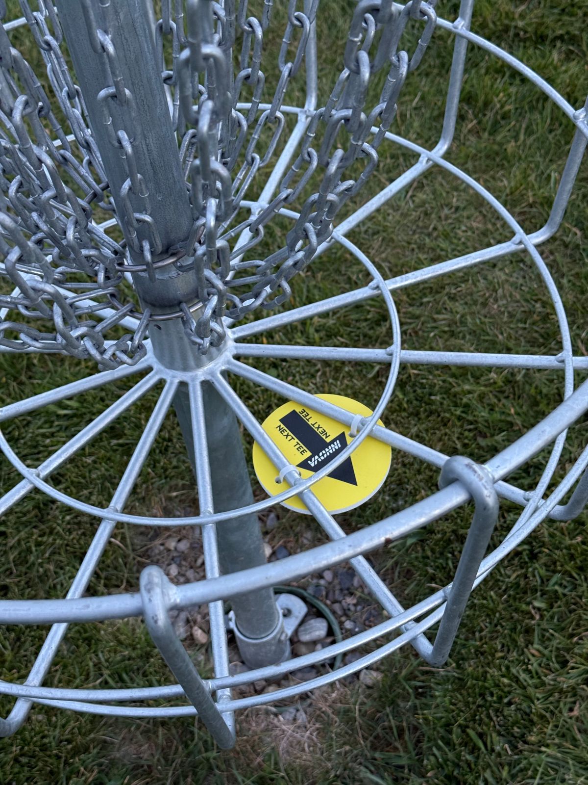 Navigating arrows direct you to the next tee