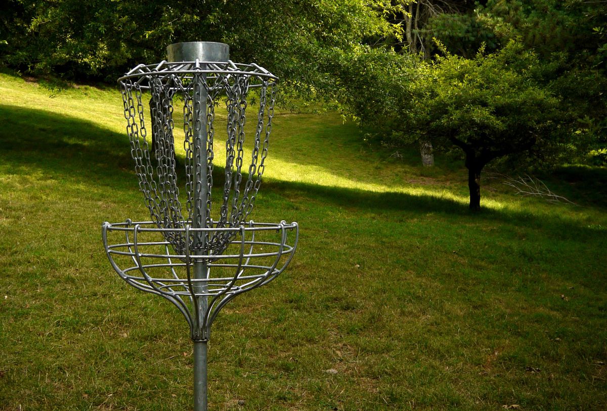 He's the king of the castle today Hole 4 basket