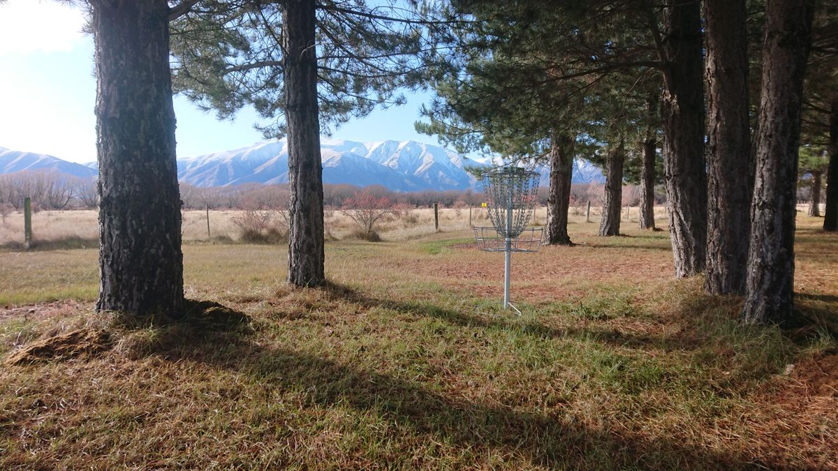 Hole 3, a guarded green with expansive mountain views