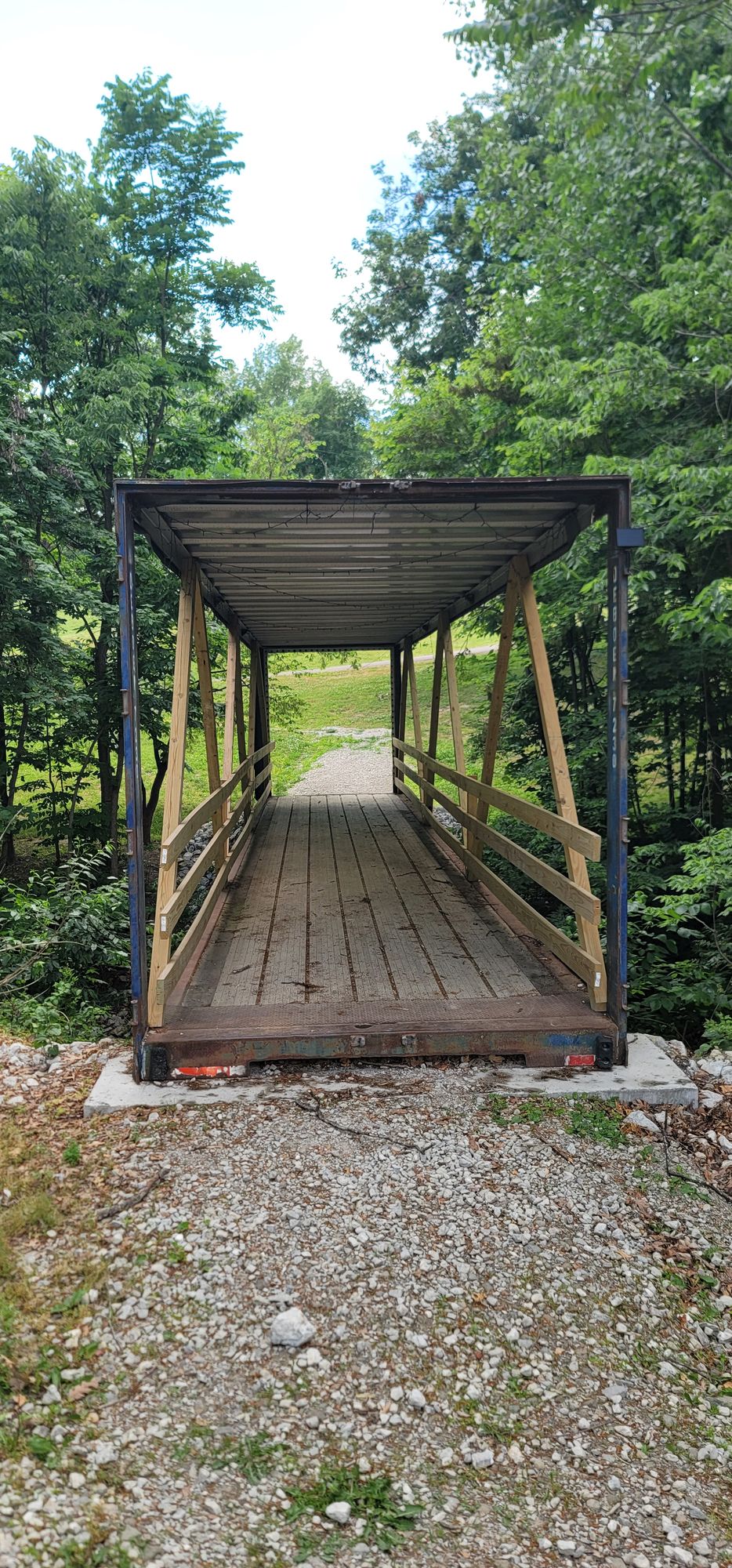 Walking bridge of hole 18.