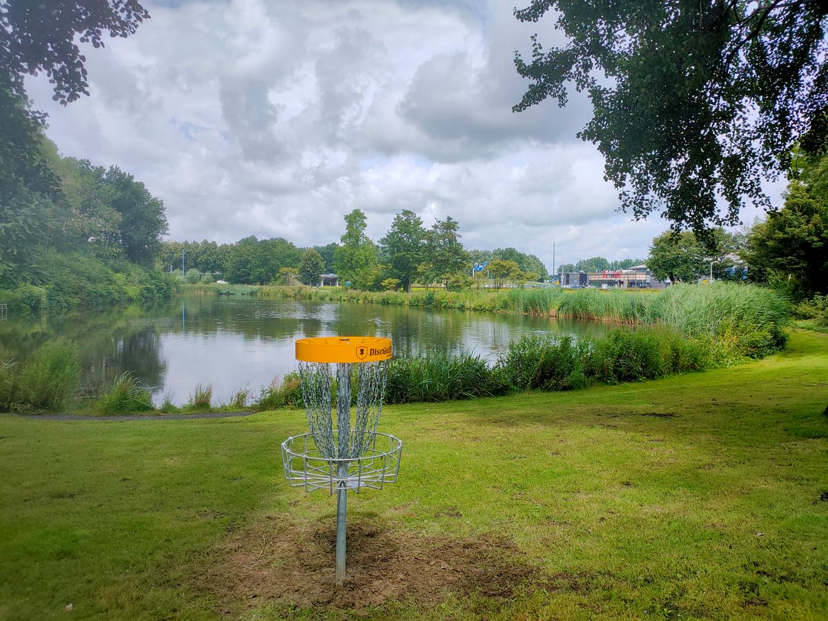 Basket of the new Advanced hole 17, clear the water on your 3rd or 4th shot! Demanding hole!