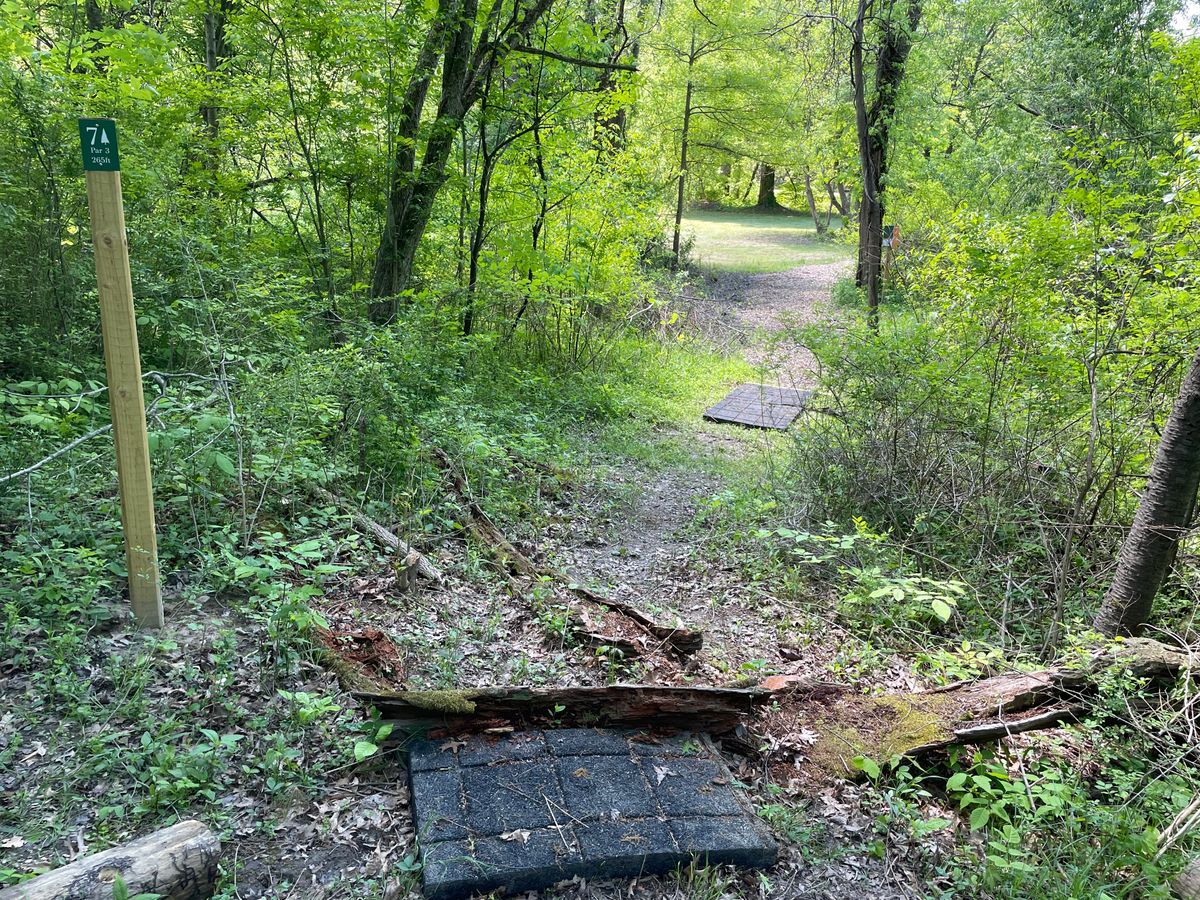 Hole 7 White Tee