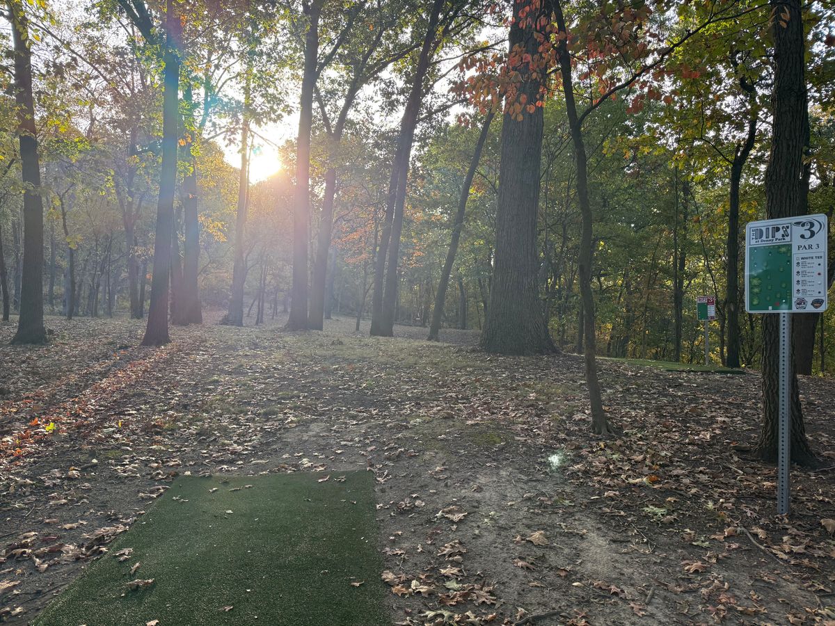 Hole 3 White (long) tee