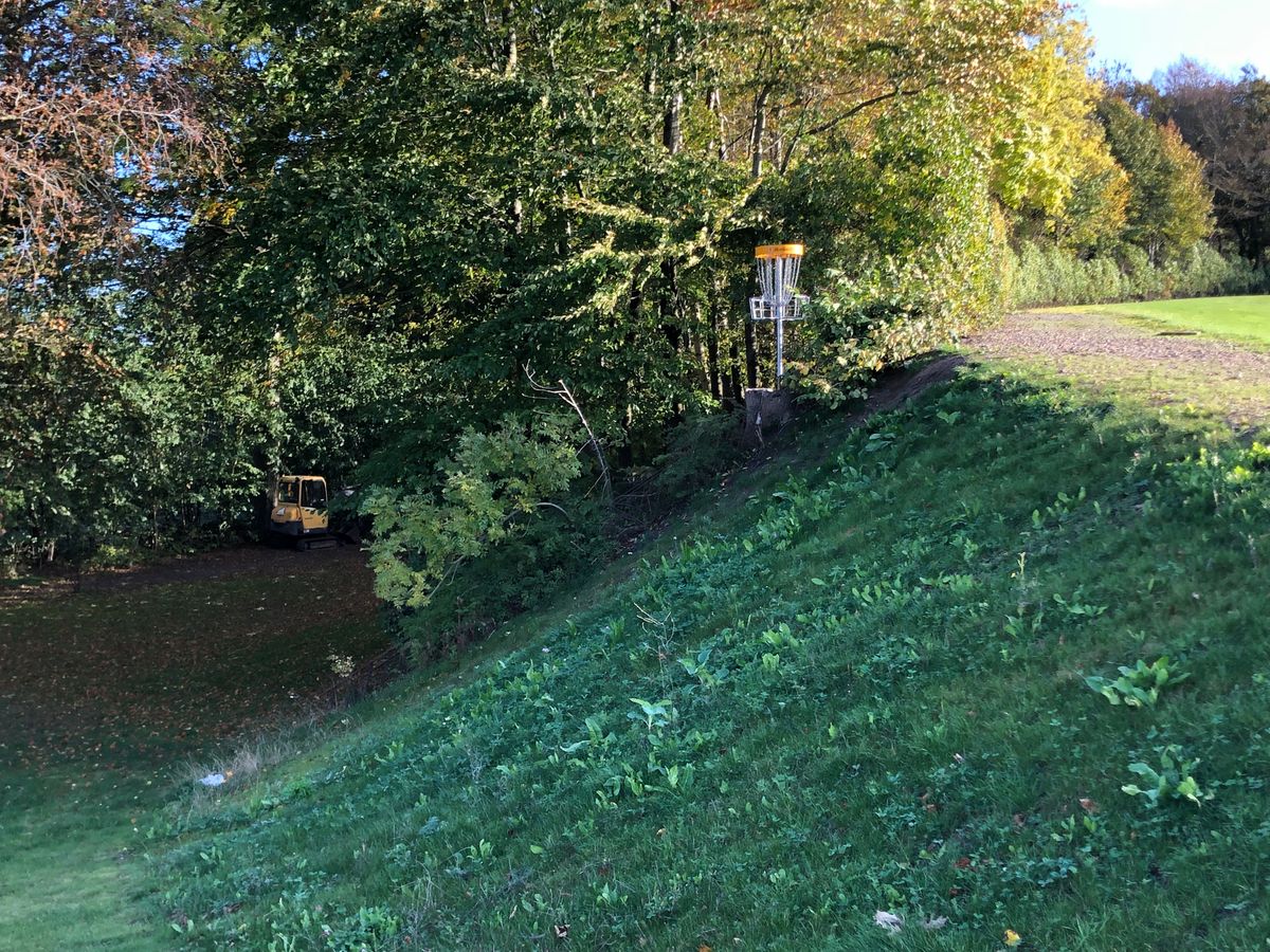 Don’ miss your put on hole 3…