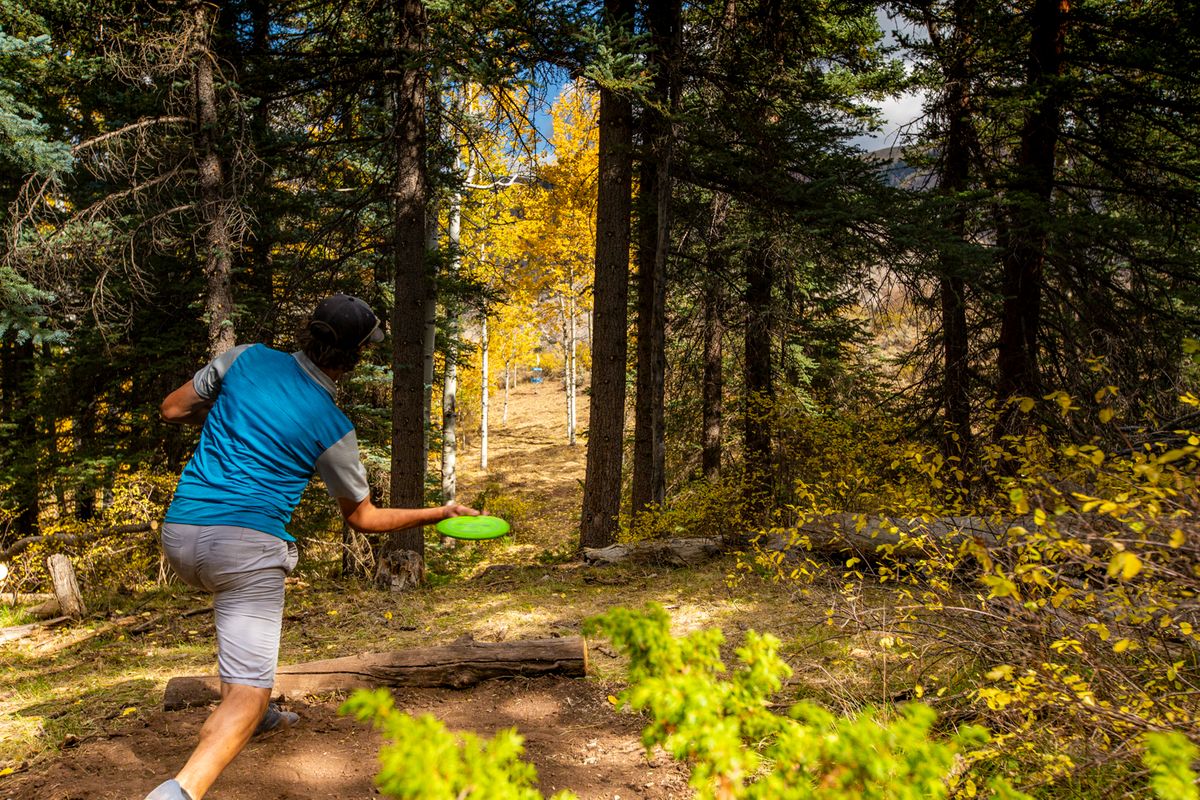 Hole 5 tee with basket in B position

📸: Kevin Banker || Banker Cinefoto || September 2020