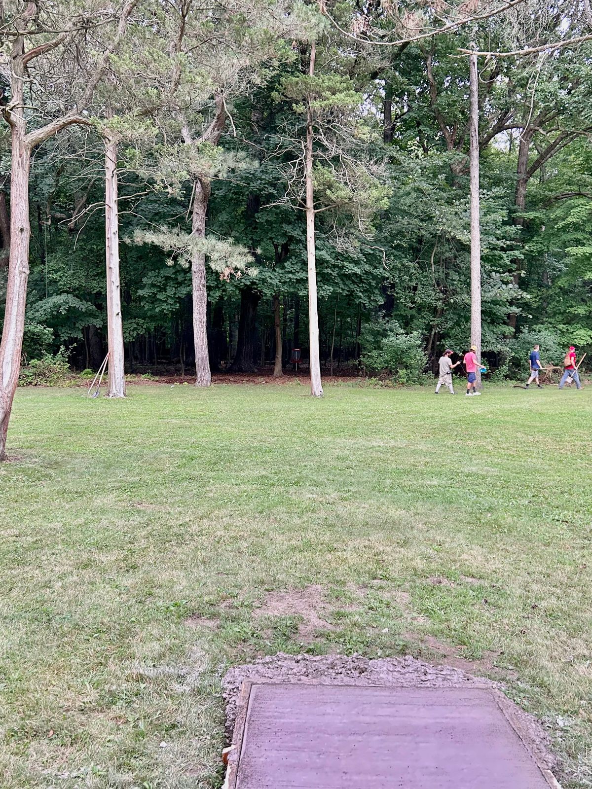 Hole 5 tee pad into the shire