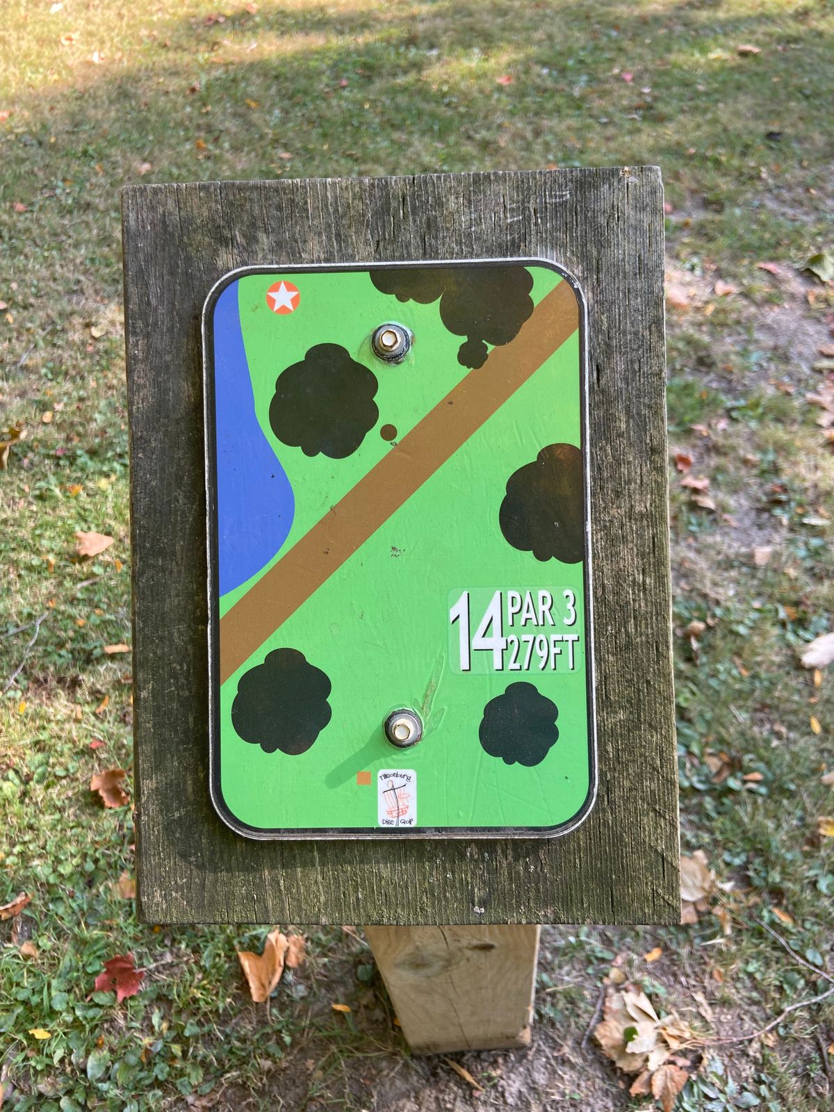 Hole 14’s Tee sign