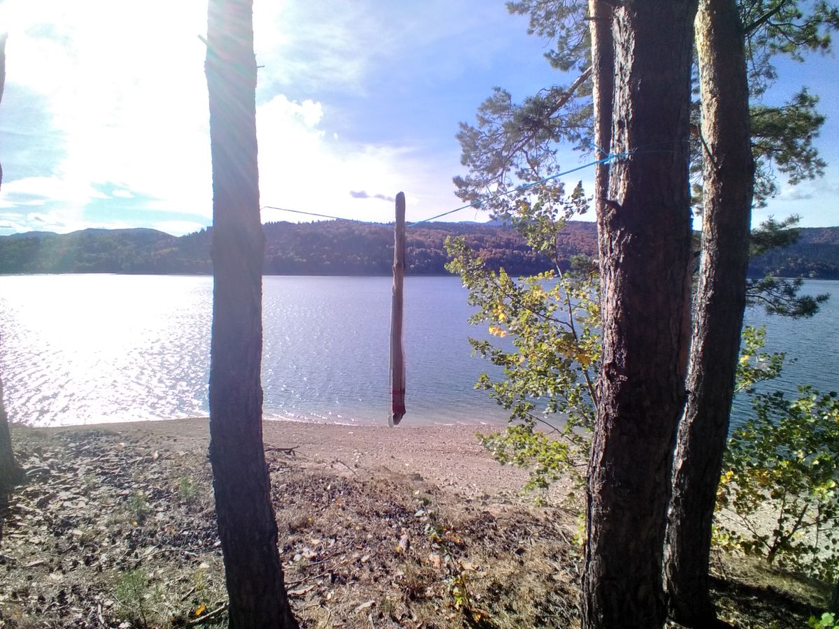 Hole 2 Tone Pole
