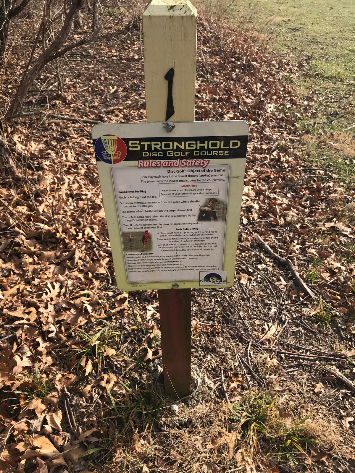 Tee marker for number 1 explaining the rules and the course.