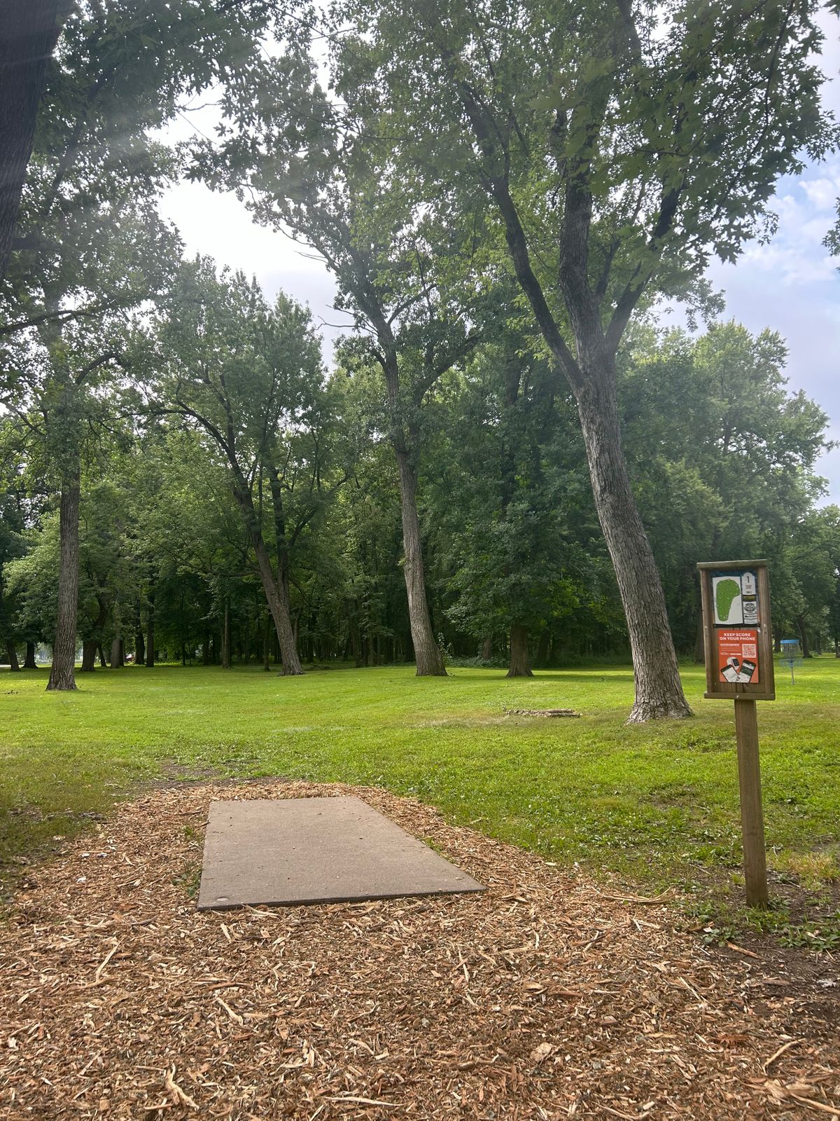 Hole 1 teepad