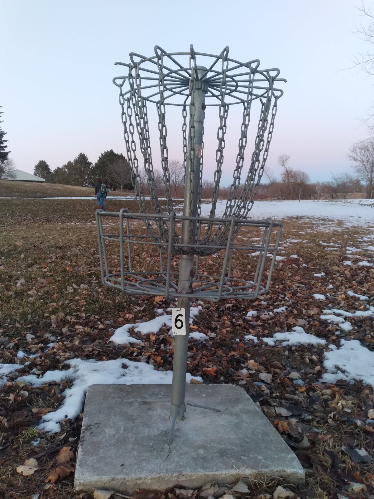 Number tags and arrows on baskets