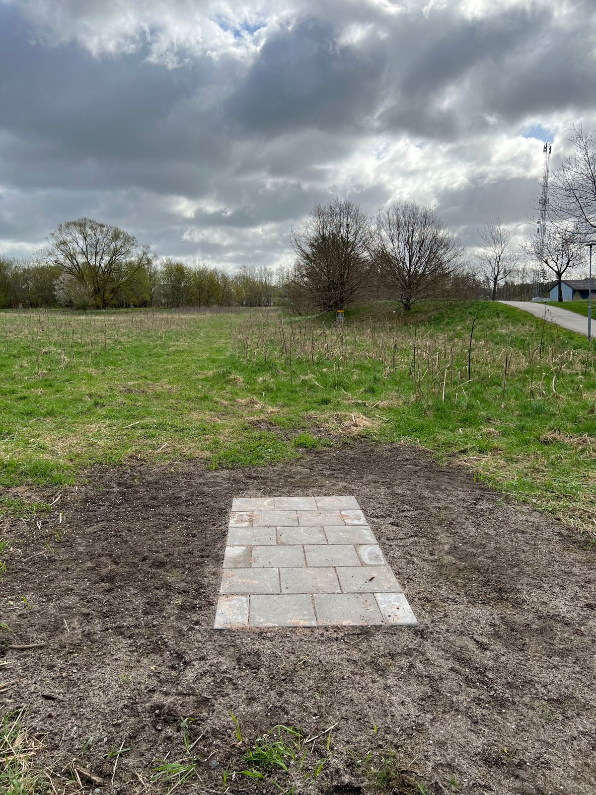 Hole 1 tee