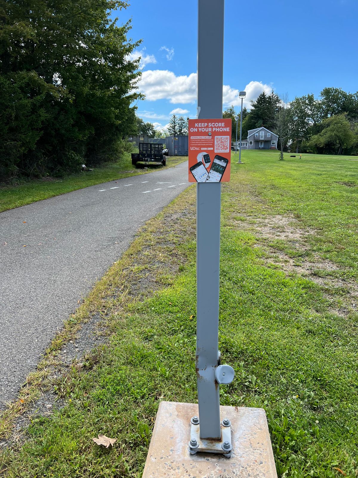 Udisc Sign at Tee of 1