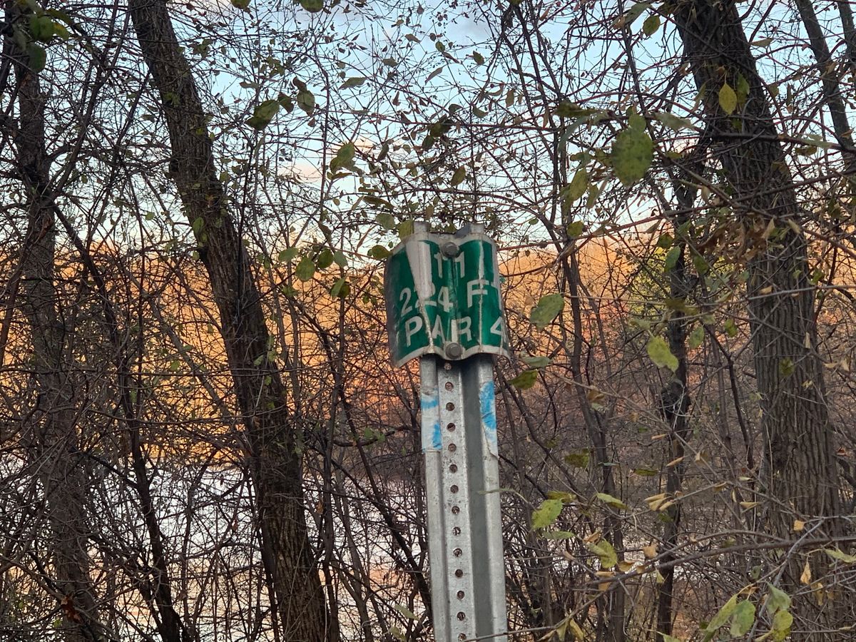 Hole 11 signage