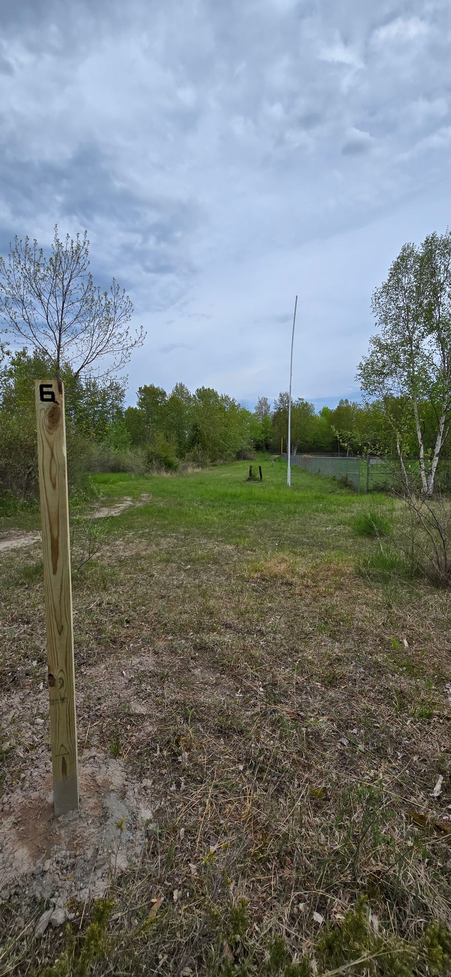Hole 6 Tee l, dogleg left
