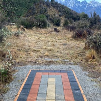 Teepad 2, basket on the hill slope