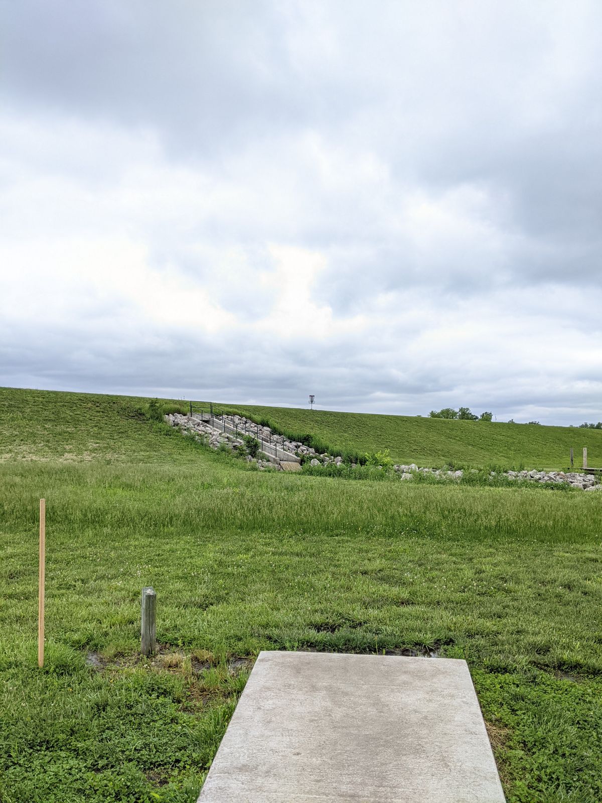 Hole 17, basket is on top of the dam