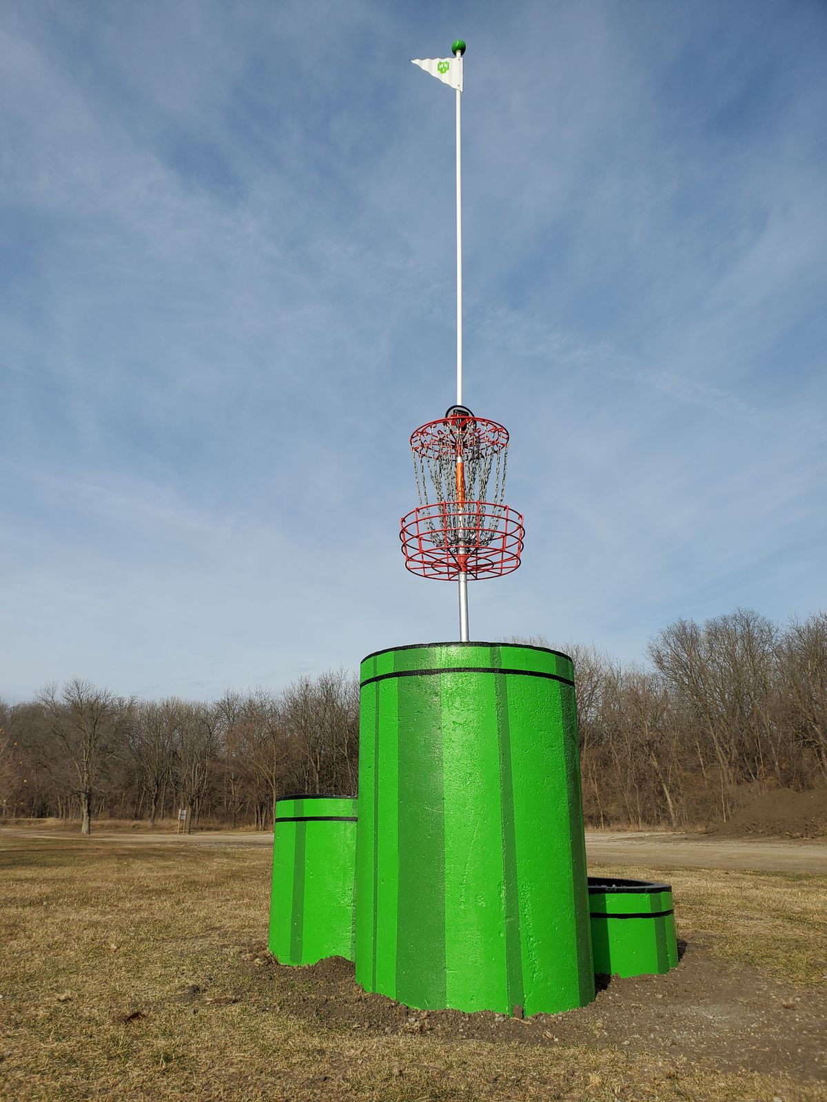 Hole 17
Elevated basket created with over 6,000 lbs of concrete pipe and backfill. Inspired by those iconic green tubes gamers know so well.