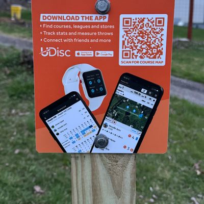 UDisc sign install located at the Tee-Box on Hole 1. (Mar.-2024)