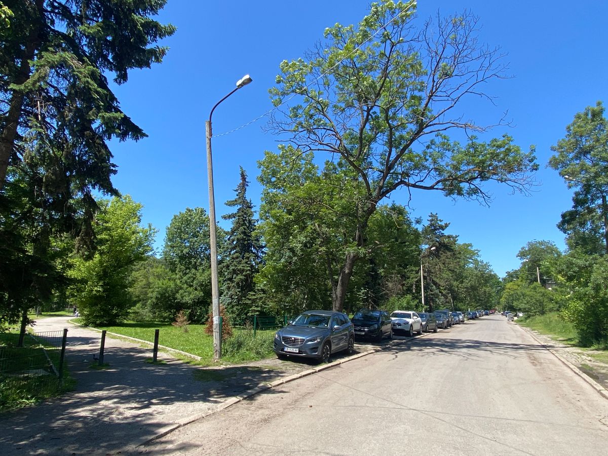 Parking near Zapaden Restaurant. A short walk to the basket.