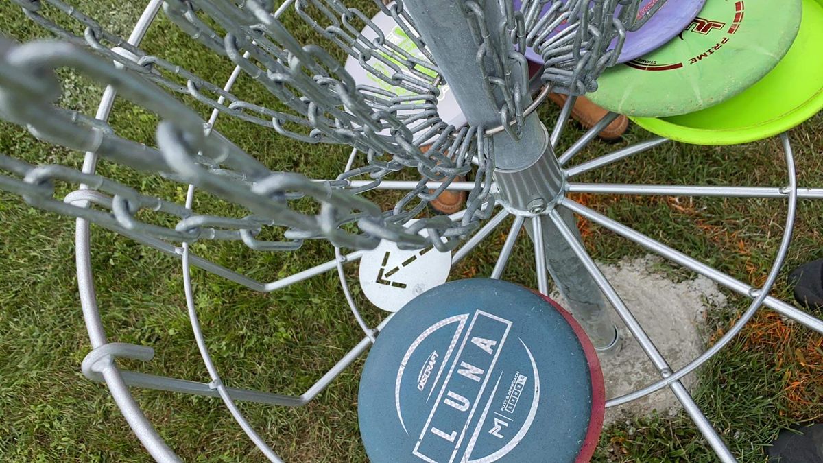 All baskets will have arrows directing you to the next hole.
