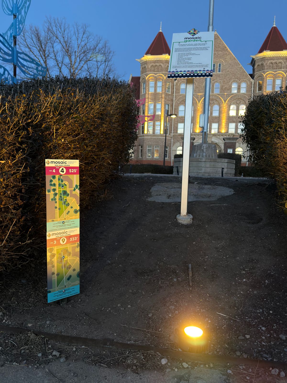 Hole 4 and 9 tee signs