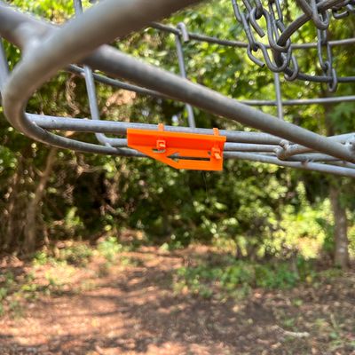 Directional arrows on the baskets for the next tee.