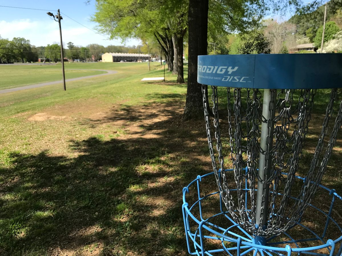 No. 10 basket. Next tee straight ahead.